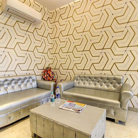 Super Townhouse Oak Aurelia Grand Hotel Лакнау Екстериор снимка
